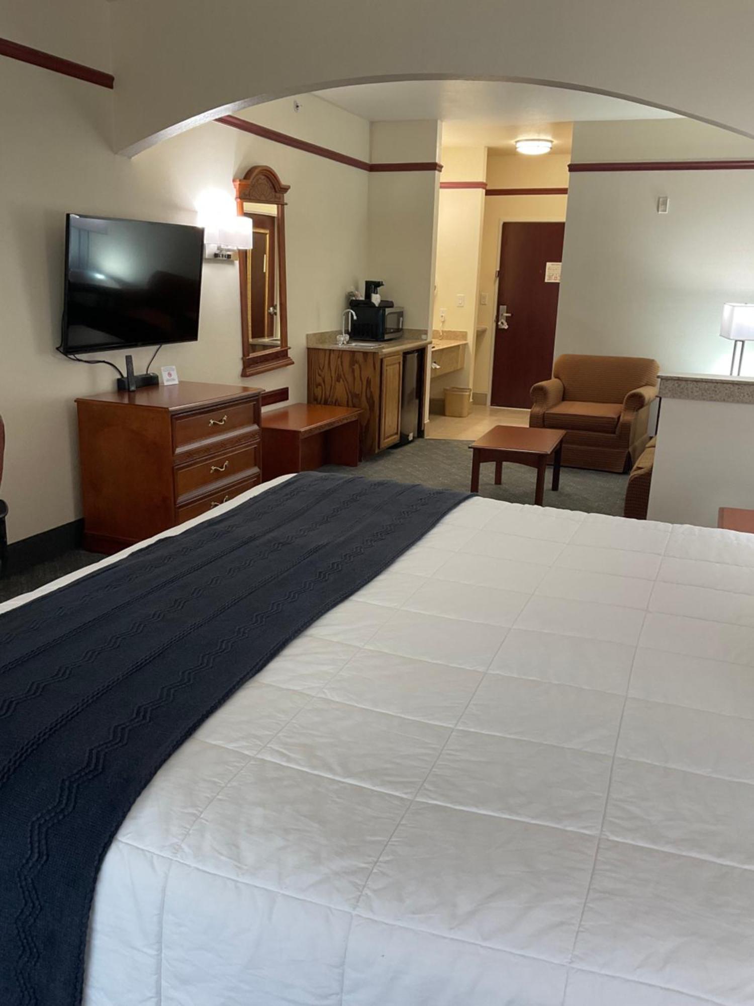 Budget Host Inn And Suites Cameron Exterior photo