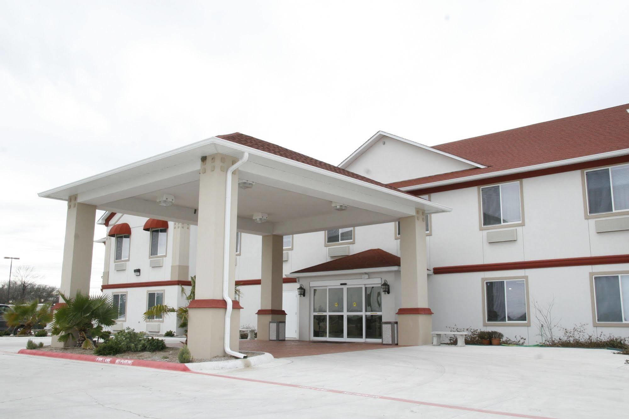 Budget Host Inn And Suites Cameron Exterior photo